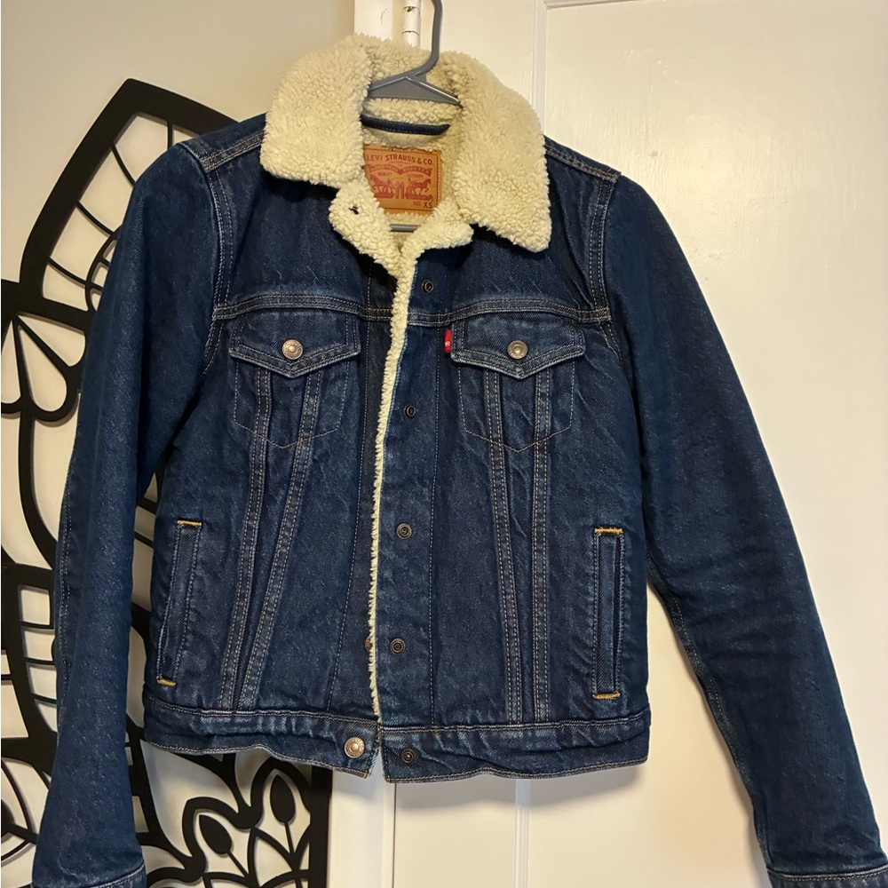 Sherpa lined Levi’s denim jacket